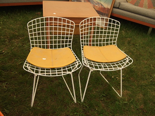 Pint-sized Bertoia Wire Chairs