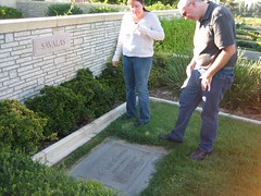 Jon and Amy pay their respects to Telly Savalas. Who loves ya, baby? (09/03/2006)