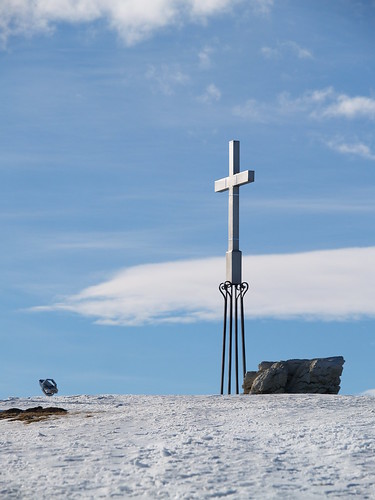 P1110063 cross on the snow mountain (by plateaukao)