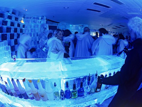 Stockholm's Absolut IceBar no complaints on -5 degrees by Removal Group