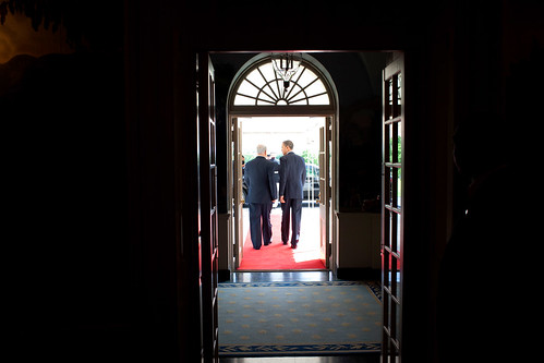 Obama walks Netanyahu to the door of his car - 18 May 2009
