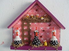 E com vocs o COR DE ROSA!!! (&quot;DAI DUARTS&quot;) Tags: cold de rosa biscuit da porta cor porcelain pintinho chaves angola fria galinheiro porcelana galinhas