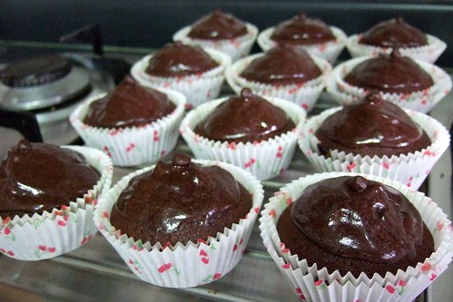 pictures of cupcakes designs. Double chocolate cupcakes with
