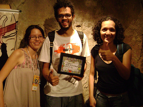 Equipe Cubo Comunicação com prêmio de Melhor Veículo Comunicação - Prêmio Hell City por midiasintegradas.