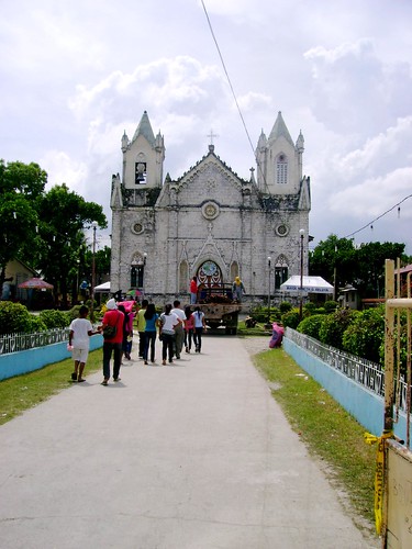The last stop was San Fernando’s San Isidro Parish and Pitalo church. San Isidro was closed when I stopover, it just celebrated its feast and there was an arch constructed using bamboo, there was what look like a post American colonial elementary school in front of it. I’ve heard that the town is experiencing some political division. The church is designed by Domingo de Escondrillas, the gothic inspired church was constructed in 1858 but was only finished in 1886, this only goes to show that funds were not really flowing like stream water during those days, these wonderful structure where built by people who endured hardship because they wanted to see their own parish rise.