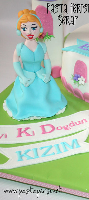 Cinderella Castle Cake -ECE