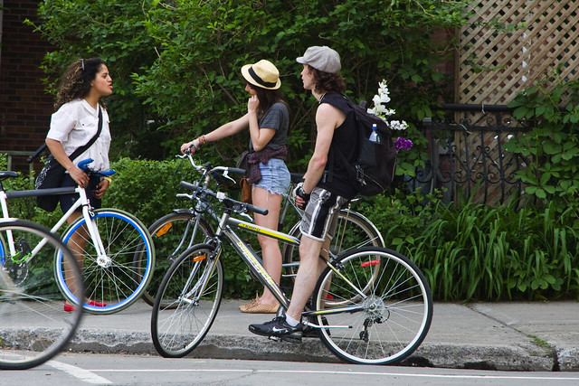 Montreal Cycle Chic Threesome