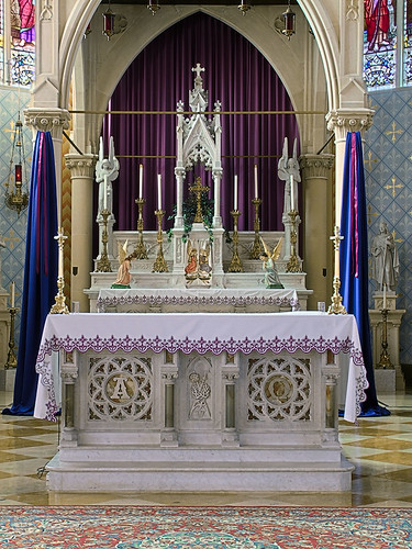 Sainte Genevieve Roman Catholic Church, in Sainte Genevieve, Missouri, USA - altar