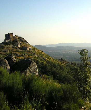 Vistas castillo de Trevejo, Sierra de Gata, Cáceres, Extremadura.
