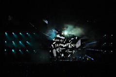 天使, D.N.A. Mayday World Tour 2010 变形DNA五月天世界巡回演唱会, National Stadium, Singapore