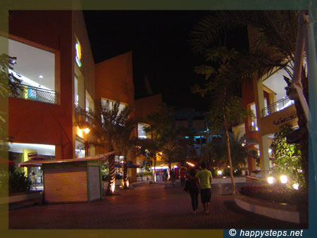 SM Mall of Asia - walking street