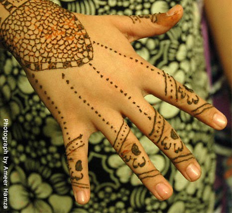 Mehndi: Hand design patterns