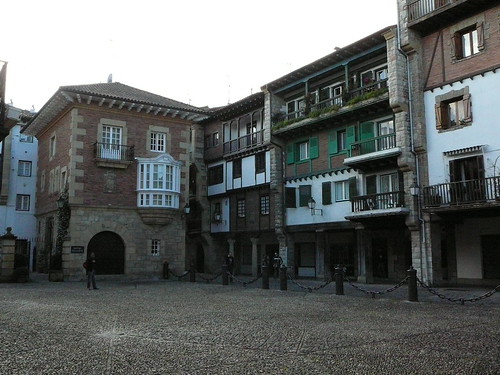 Hondarribia, plaza de Guipuzcoa. por cesarneus.