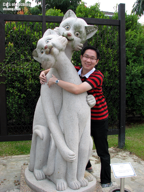malaysia-china-cat-statue