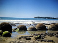 Low tide revealing Moreaki Boulders