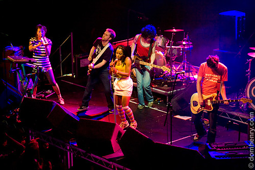 The Go! Team performing at Nottingham Trent Students Union - photo by Dom Henry (c)