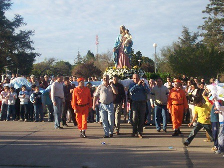 Procesion en Las Perdices en Honor a la Virgen del Rosario