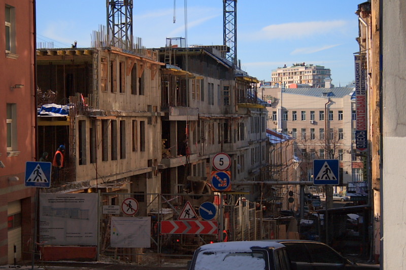 : Construction site on Lower Kiselny lane.