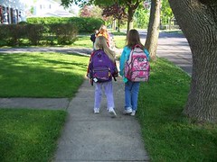 walking to school (courtesy www.pedbikeimages.org)