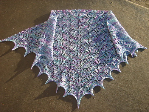 flowerbasket shawl FO may 08 015