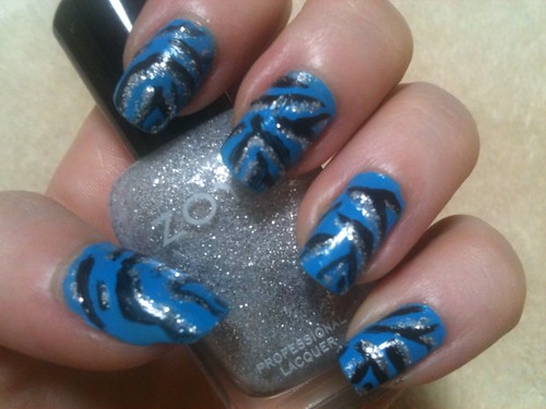 Blue zebra manicure, all jazzed up by KitaRei