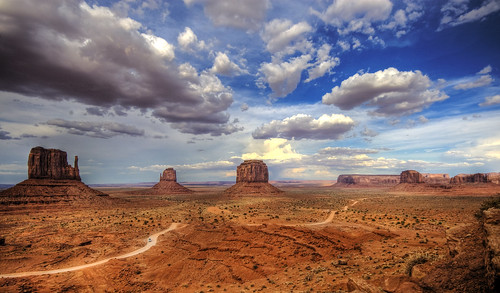フリー画像|自然風景|岩山の風景|モニュメント・バレー|雲の風景|砂漠の風景|アメリカ風景|アリゾナ州|HDR画像|フリー素材|