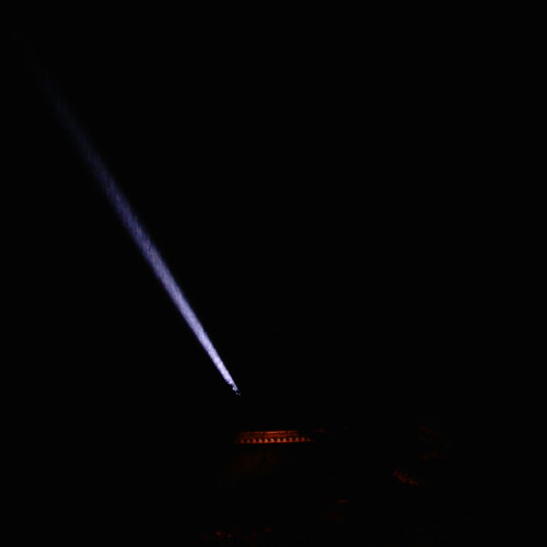 【写真】清水寺のライトアップ3〜空に向かう光りの筋