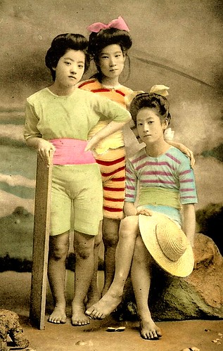 JAPANESE SWIMSUIT GIRLS - Meiji Era Bathing Beauties of Old Japan (22)