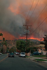 グーグルアースにサンディエゴの山火事を表示
