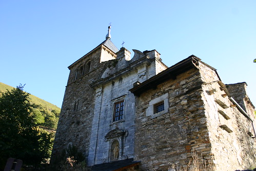 Fachada San Pedro de Montes