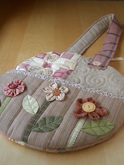 Round Flower Bag - front par PatchworkPottery