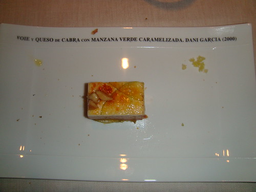 Foie y queso de cabra de Ronda con manzana verde caramelizada, almendra y soja (2000)