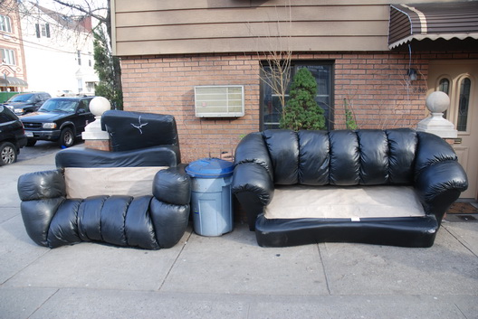 Street Couch Twins