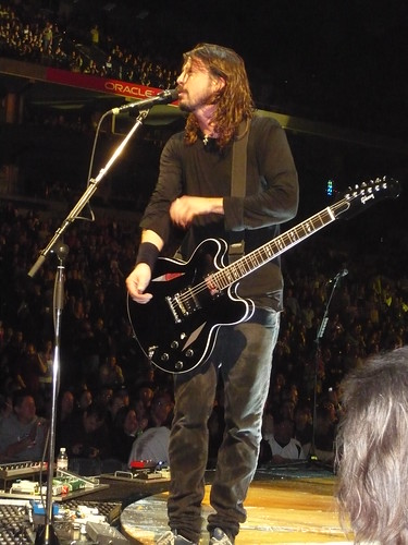 Dave Grohl Prepares To Sing Everlong