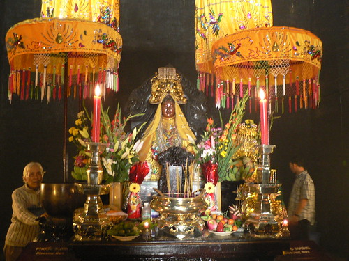 Altar and devotees