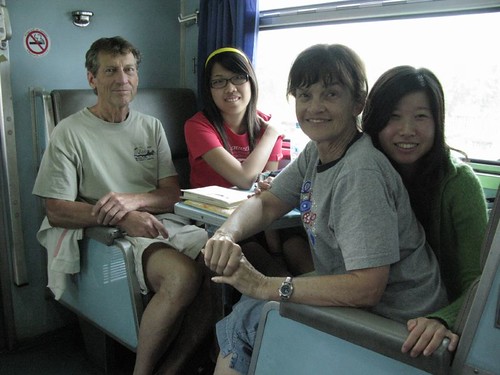 火車上遇見的澳洲太太與美國先生，他們是一對夫妻