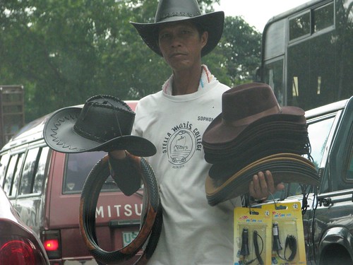 Ortigas ave Manila leather hat street vendor  Buhay Pinoy Philippines Filipino Pilipino  people pictures photos life Philippinen peddler   