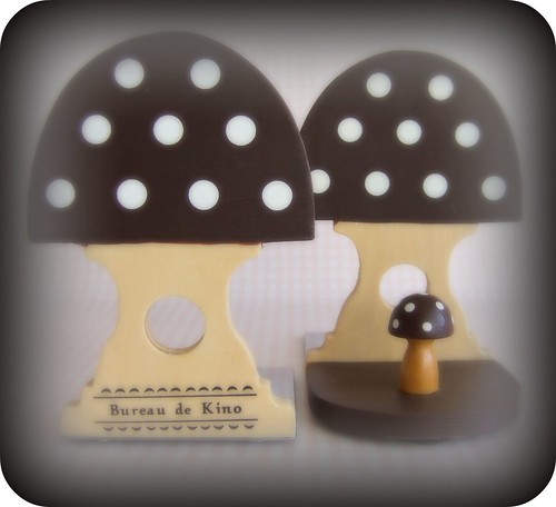 Mushroom Bookends - Brown