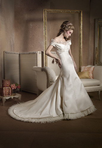 Alvina Valenta Wedding Dresses / Alvina Valenta Wedding Gowns Series AV9751