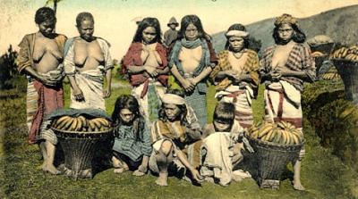  Igorot women with basket full of bananas Philippine Buhay Pinoy Noon old pictures photograph black and white Philippines  Filipino Pilipino  people photos life Philippinen bananas saging indigenous tribe kaing indigenous 