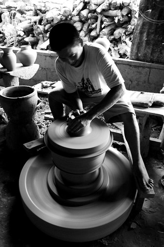 Vigan, Ilocos Sur pottery making Handicraft Philippines Buhay Pinoy  Ngayon Filipino Pilipino  people pictures photos life Philippinen 