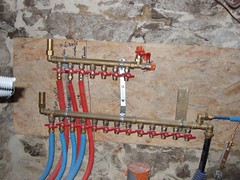 Plumbing with PER pipe and nourice