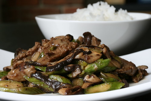 Garlic Beef with Asparagus and Shiitakes Stir-Fry