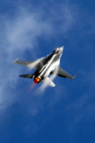 Fighter airplane picture - F-16 Takeoff