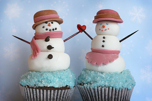 Snow couple cupcakes