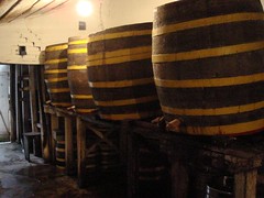 Barris de carvalho alemão para armazenar a cerveja