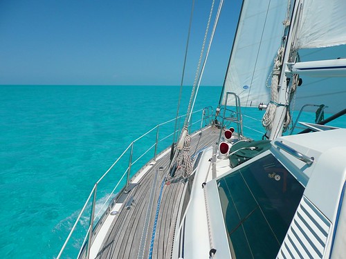Sailing across the Turks and Caicos bank