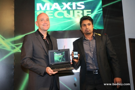 (L to R) Jean-Pascal van Overbeke and T. Kugan launching Maxis Secure services which protect customers' data and devices