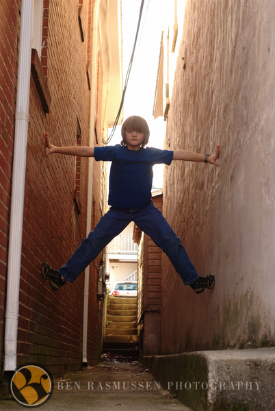 Kid suspending himself in an alley