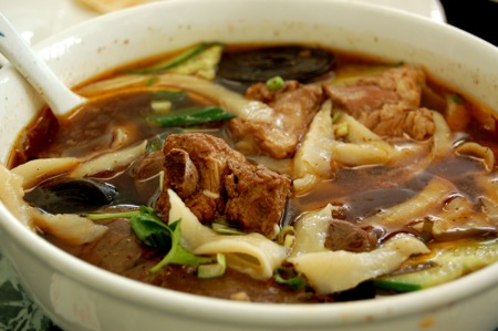 Kam Hong Garden: House Special Hand Shaven Noodle Soup